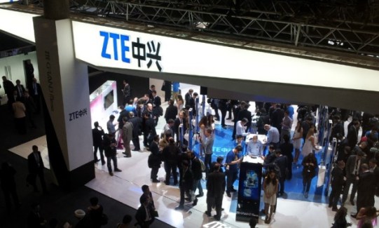 CES 2014 : ZTE annonce 5 mobiles et sa première smartwatch