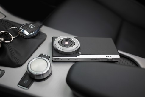 Panasonic apporte Lollipop à son DMC-CM1, son photophone sous Android