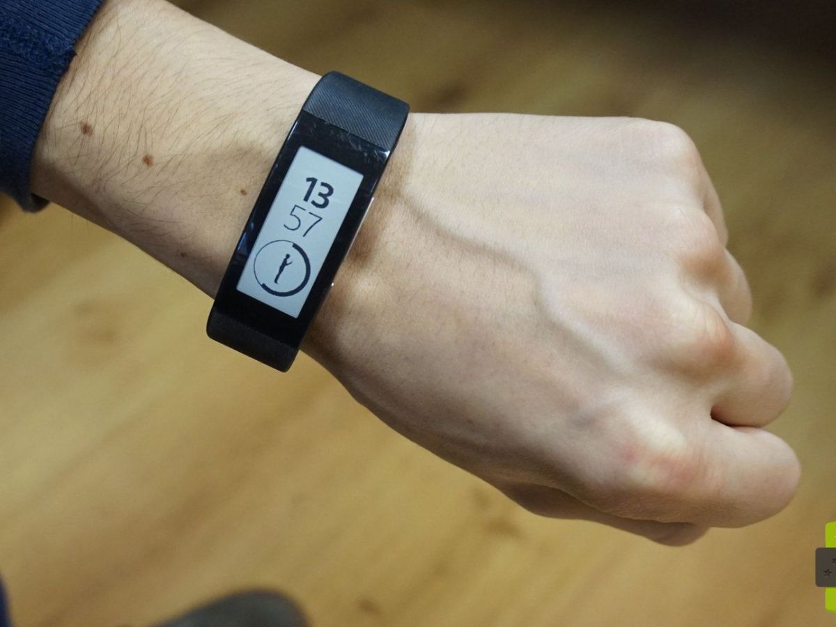 Test du Sony SmartBand Talk (SWR30) : mi-tracker d'activité, mi-smartwatch