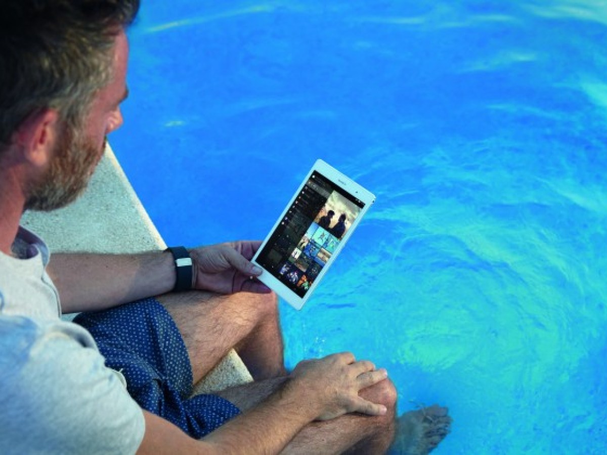 Soldes 2016 : la Sony Xperia Z3 Tablet Compact + écouteurs à réduction de bruits à 269,99 euros