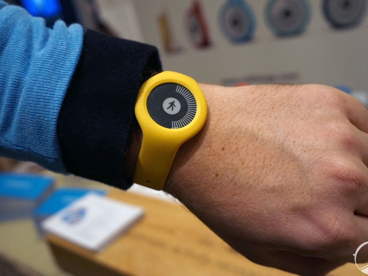 CES 2016 : Withings Go, enfin un écran e-Ink sur un bracelet à bas prix