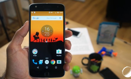 Test du Lenovo Moto Z Play : Autonome et modulable mais inconfortable