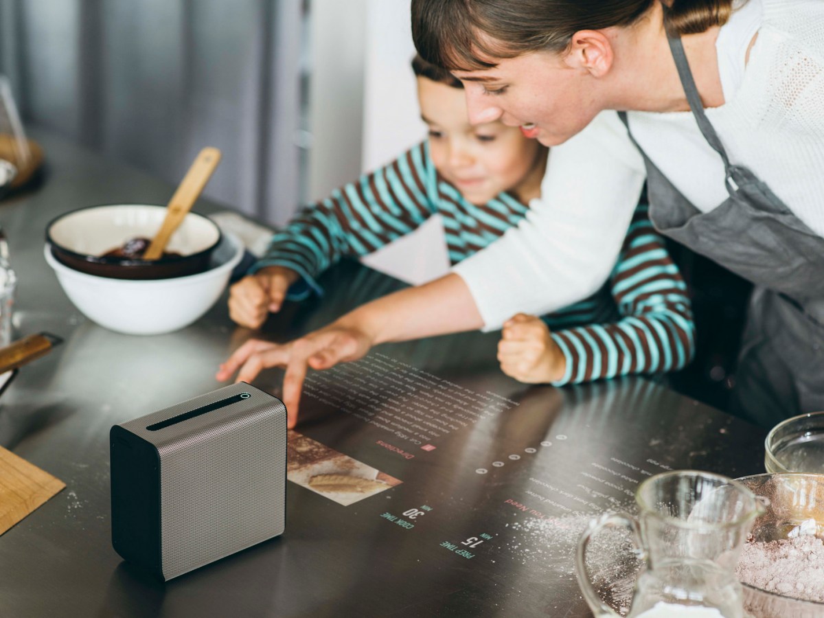 Sony Xperia Touch : le tableau en liège du futur enfin lancé au MWC 2017