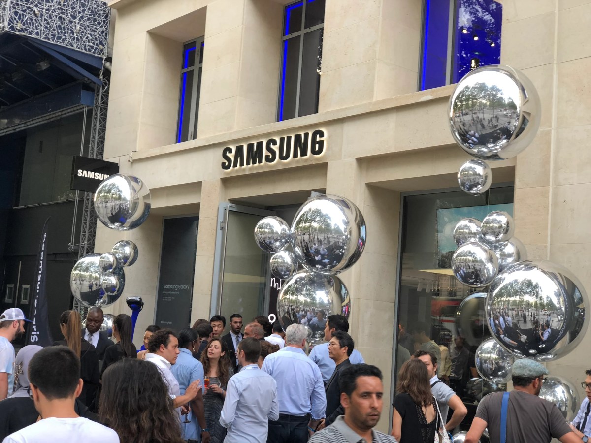 Découvrez l'impressionnant showroom Samsung qui vient d'ouvrir à Paris