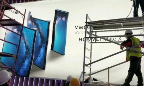 Huawei Mate X : le smartphone pliable déjà aperçu à Barcelone