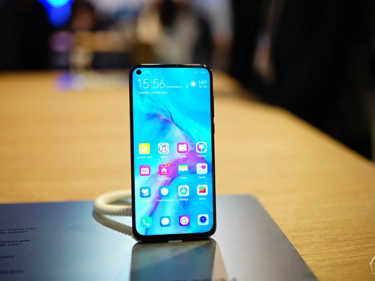 Nous avons vu le Huawei Nova 4 : l'apparence d'un View 20 avec une caméra ultra grand-angle