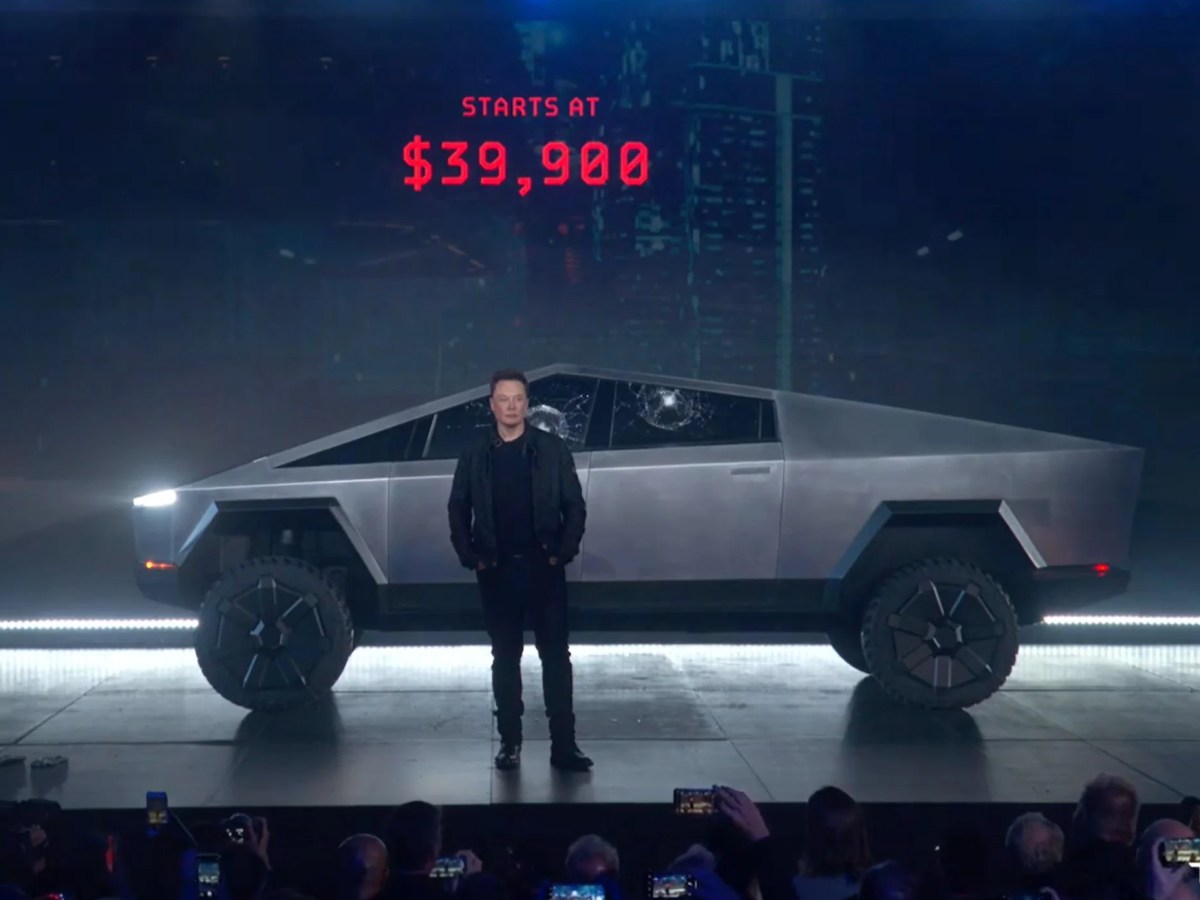 Tesla Cybertruck : Elon Musk explique pourquoi ses vitres se sont brisées