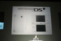 Nintendo dévoile la DSi, sa nouvelle console portable DS