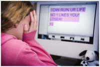 Les réseaux sociaux favorisent la violence à l'école, selon un élu