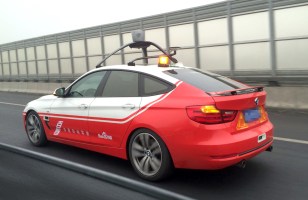 Percutée par un camion, une voiture autonome se trouve impliquée dans un accident