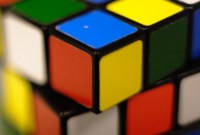 Un robot résout un Rubik's Cube en une seconde