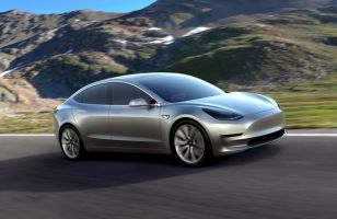 Model 3 : Tesla détaille les versions quatre roues motrices et Performance