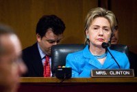 Clinton : pourquoi les e-mails du couple Abedin / Weiner relancent la campagne