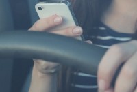 Aux USA, un parent sur deux envoie des SMS à son enfant en conduisant