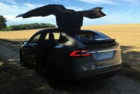Tesla accélère l'ouverture des portières grâce à une mise à jour