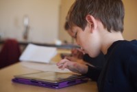 Plus de motivation, meilleure communication : l'Irlande du Nord apprécie l'iPad à l'école