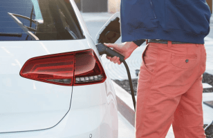 Voiture électrique : les batteries actuelles pourraient se recharger cinq fois plus vite