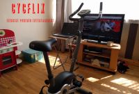 Vous voulez regarder Netflix ? Ce vélo d'appartement vous oblige à faire du sport en même temps
