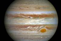 Grace à Juno, nous savons mieux pourquoi Jupiter scintille parfois d'un bleu électrique