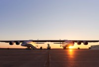 Stratolaunch : l'avion porte-fusée prévoit son premier vol d'essai cet été