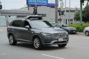 Uber relance ses tests de voiture autonome... en « mode manuel »
