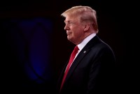 Trump invite Apple à fabriquer aux USA s'ils ne sont pas contents de la...