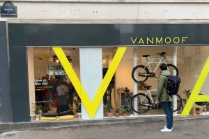 « Le Tesla des vélos » VanMoof pose ses valises en France et dévoile...