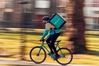 Un livreur Deliveroo a obtenu un contrat de salarié en Espagne : « l'uberisation »...