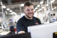 Pourquoi Tesla licencie 7 % de ses effectifs après avoir réalisé sa meilleure année
