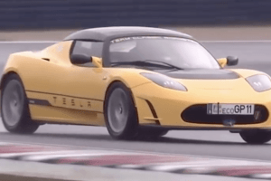 Un Tesla Roadster remporte l'éco Grand Prix des 24 Heures d'Allemagne