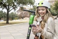 Surprise ! Rouler à deux sur une trottinette électrique est interdit