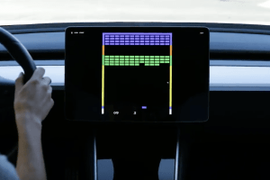 Tesla ajoute le jeu Atari Super Breakout et le chronophage 2048 à ses voitures