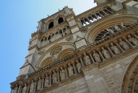 Pourquoi les algorithmes de YouTube ont associé Notre-Dame de Paris et le 11 septembre