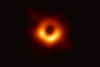 Première photo d'un trou noir : une société a tenté de placer son copyright...