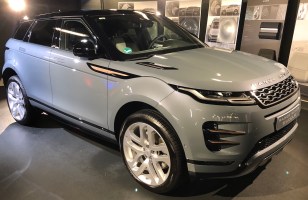 Range Rover Evoque : on a roulé avec un écran à la place du...