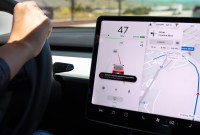 Tesla est contraint de brider certaines capacités de l'Autopilote en Europe