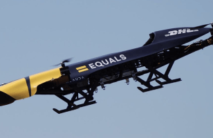 Un prototype de voiture de course volante est devenu incontrôlable pendant un test