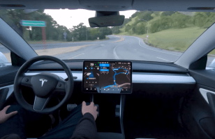 Elon Musk promet la conduite autonome en Tesla fin 2019 : de quoi parle-t-il...