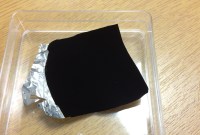 Ce nouveau matériau « plus noir que noir » absorbe 99,995 % de la...