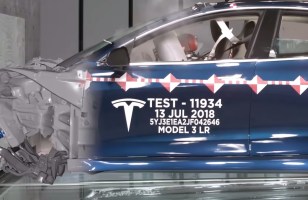 À quoi ressemble l'intérieur d'une Model 3 pendant un accident ? Tesla sort une...