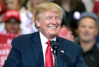 Cigarette électronique : pour être réélu, Donald Trump serait prêt à ne plus bannir...