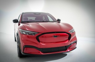 Mustang Mach-E : Ford a ajouté un faux-bruit d’accélération thermique à sa voiture électrique