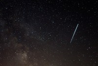 Comment faire la différence entre une étoile filante et un satellite sur une photo...
