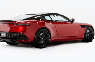 Aston Martin et Gentex s'associent autour d'un rétroviseur hybride : une idée ingénieuse