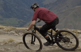 Le nouveau VTT électrique de Specialized est ultra léger