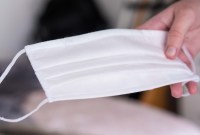 La crise pandémique est telle aux USA que Facebook conseille de porter des masques