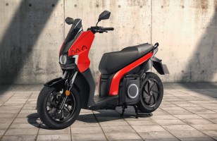 Le scooter électrique de Seat aura 125 km d'autonomie et une batterie incroyablement lourde
