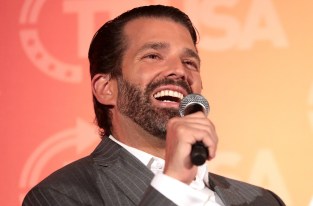 Twitter suspend le fils de Trump pour un tweet mensonger sur la chloroquine