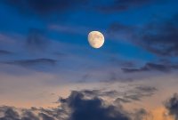 Finalement, la Lune serait plus jeune que prévu
