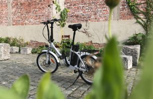 Test du Velobecane Compact : un vélo électrique pliant économique et efficace